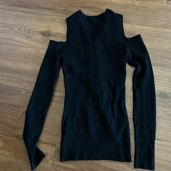 Guess sweater top.               #315 - Picture 4 of 5